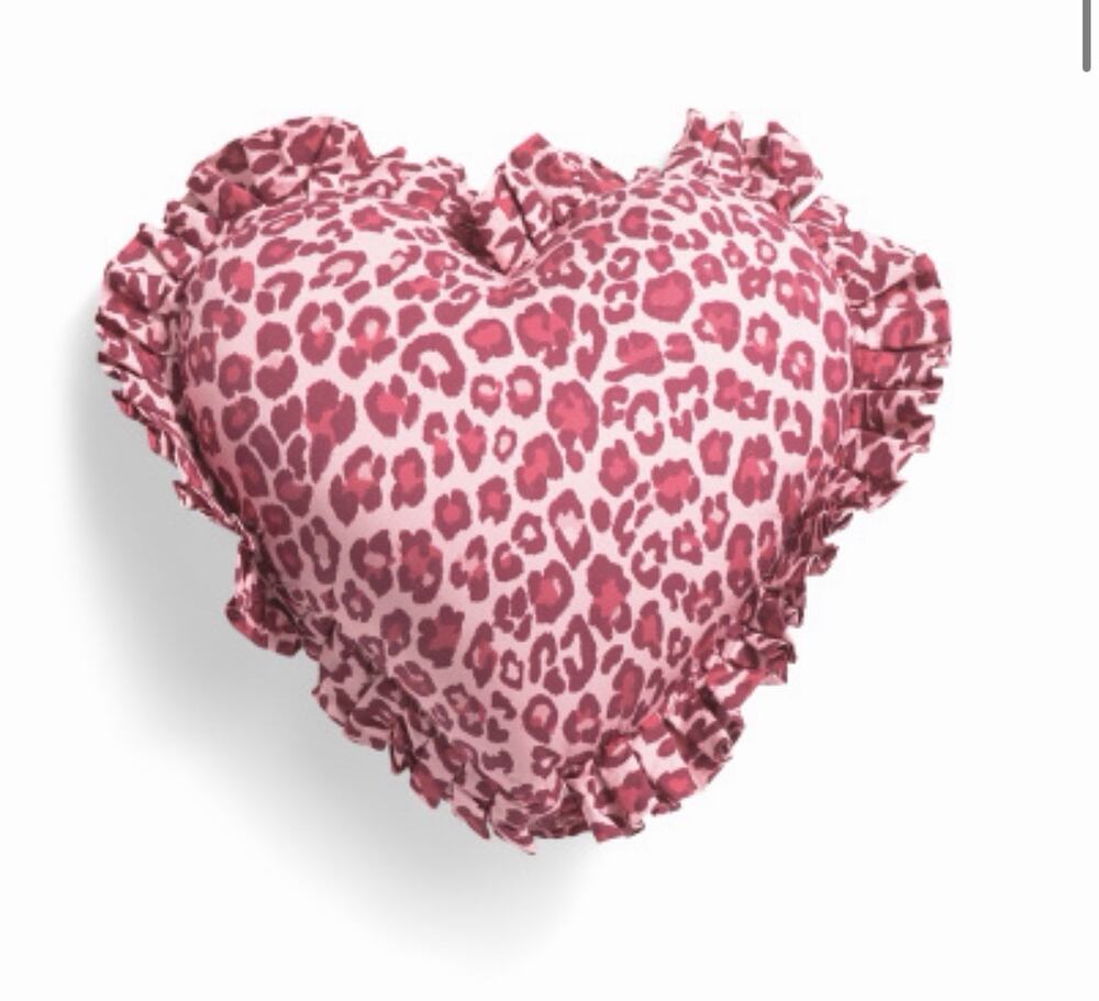 NWT Isaac Mizrahi NYC Heart Shaped Ruffle Trimmed Cheetah Pattern Pillow 19”x20”